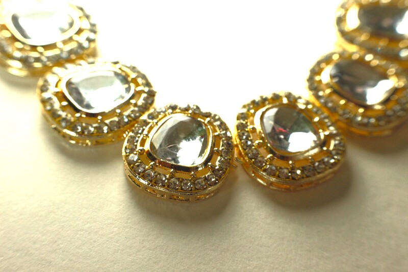 Oval pearl necklace